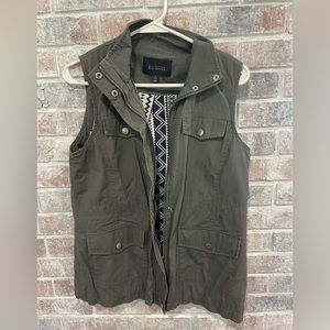 Blu Pepper olive green vest - size small